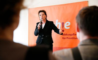 Am 11. Juni 2013 besuchte Frauenministerin Gabriele Heinisch-Hosek die Feier "10 Jahre SOPHIE BildungsRaum - 10 Jahre Beratung f&uuml;r SexarbeiterInnen" in Wien.