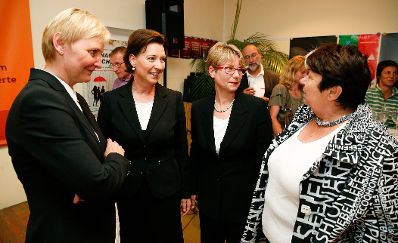 Am 11. Juni 2013 besuchte Frauenministerin Gabriele Heinisch-Hosek die Feier "10 Jahre SOPHIE BildungsRaum - 10 Jahre Beratung f&uuml;r SexarbeiterInnen" in Wien.