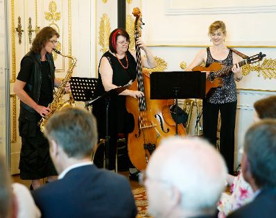 Am 19. Juni 2013 lud Frauenministerin Gabriele Heinisch-Hosek zur Verleihung des Johanna-Dohnal Preises 2013 ins Bundeskanzleramt.
