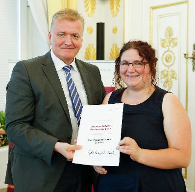 Am 19. Juni 2013 lud Frauenministerin Gabriele Heinisch-Hosek zur Verleihung des Johanna-Dohnal Preises 2013 ins Bundeskanzleramt.