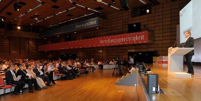 Am 19. Juni 2013 hielt Frauenministerin Gabriele Heinisch-Hosek gemeinsam mit Wirtschaftsminister Reinhold Mitterlehner und Sozialminister Rudolf Hundstorfer die moderierte Begr&uuml;&szlig;ungsrunde beim 18. &Ouml;GB-Bundeskongress.