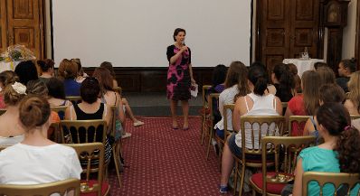 Am 20. Juni 2013 lud Frauenministerin Gabriele Heinisch-Hosek zum M&auml;dchentag &bdquo;Finde deinen Weg&ldquo; mit der Ausstellungser&ouml;ffnung &bdquo;Living in a Box&ldquo; und der Filmpr&auml;sentation &bdquo;Oh Yeah, She Performs!&ldquo; in das Palais Dietrichstein.