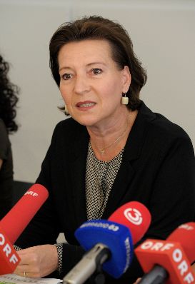 Am 9. Juli 2013 fand die Presskonferenz &bdquo;Start der Notwohnungen f&uuml;r Betroffene und Bedrohte von Zwangsheirat&ldquo; statt. Im Bild Frauenministerin Gabriele Heinisch-Hosek.