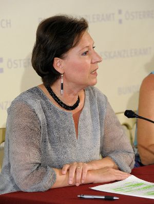 Am 29. Juli 2013 fand ein Pressegespr&auml;ch mit Frauenministerin Gabriele Heinisch-Hosek (im Bild) und Ingrid Moritz, Leiterin der Abteilung Frauen und Familie in der Arbeiterkammer Wien zum Thema &bdquo;Frauenpensionsalter und arbeitsmarktpolitische Implikationen&ldquo; statt.