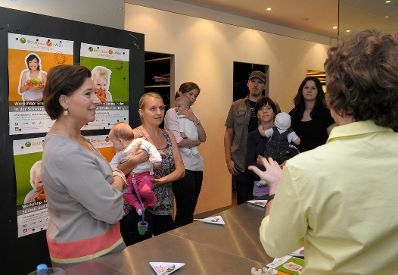 Am 20. August 2013 besuchte Frauenministerin Gabriele Heinisch-Hosek (im Bild) den Workshop der Wiener Gebietskrankenkasse &bdquo;Richtig essen von Anfang an&ldquo;.