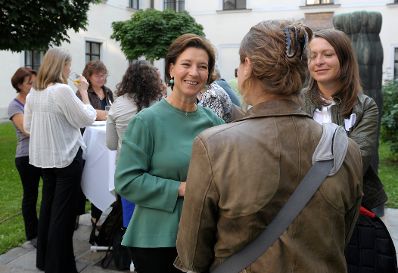 Am 30. August 2013 lud Frauenministerin Gabriele Heinisch-Hosek Akteurinnen und Akteure aus dem Gleichstellungsbereich zum Sommer-Gleichstellungsfest in das Wiener Palais Porcia ein.