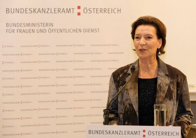 Am 23. Oktober 2013 lud Frauenministerin Gabriele Heinisch-Hosek (im Bild) zur Verleihung des Frauen-Lebenswerk-Preises 2013 sowie des K&auml;the Leichter Preises 2013 ins Bundeskanzleramt.