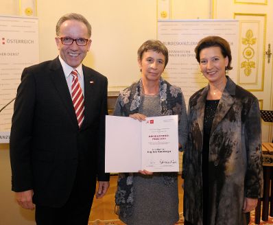 Am 23. Oktober 2013 lud Frauenministerin Gabriele Heinisch-Hosek zur Verleihung des Frauen-Lebenswerk-Preises 2013 sowie des K&auml;the Leichter Preises 2013 ins Bundeskanzleramt. Im Bild (r.) mit Preistr&auml;gerin Sieglinde Rosenberger (m.) und Arbeiterkammer-Pr&auml;sident Rudolf Kaske (l.).