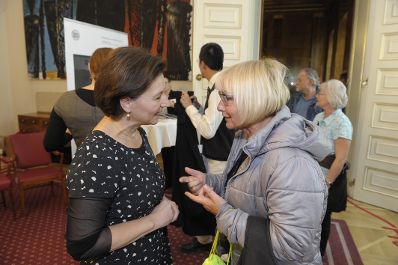 Am 26. Oktober 2013 empfing Frauenministerin Gabriele Heinisch-Hosek im Rahmen des Nationalfeiertages Besucherinnen und Besucher im Bundeskanzleramt.