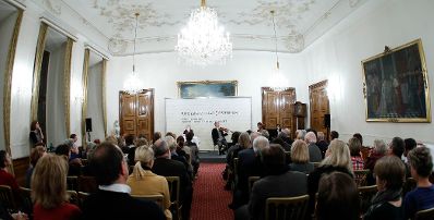 Am 21. November 2013 lud Frauenministerin Gabriele Heinisch-Hosek zu einer Lesung von Elisabeth Orth anl&auml;sslich 75 Jahre Novemberpogrom.