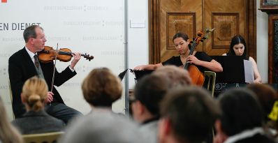 Am 21. November 2013 lud Frauenministerin Gabriele Heinisch-Hosek zu einer Lesung von Elisabeth Orth anl&auml;sslich 75 Jahre Novemberpogrom.