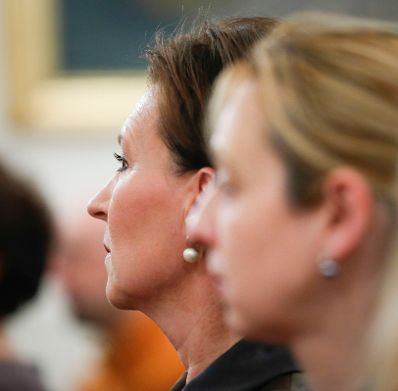 Am 21. November 2013 lud Frauenministerin Gabriele Heinisch-Hosek (l.) zu einer Lesung von Elisabeth Orth anl&auml;sslich 75 Jahre Novemberpogrom.