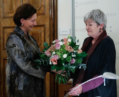 Am 21. November 2013 lud Frauenministerin Gabriele Heinisch-Hosek (l.) zu einer Lesung von Elisabeth Orth (r.) anl&auml;sslich 75 Jahre Novemberpogrom.