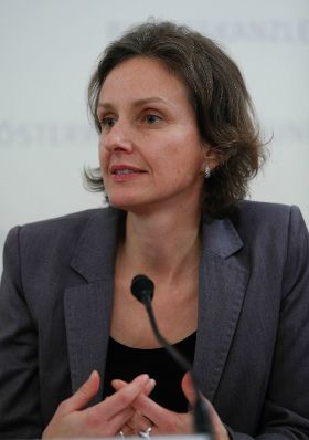 An 27. November 2013 lud Frauenministerin Gabriele Heinisch-Hosek im Rahmen der 16 Tage gegen Gewalt zur Diskussionsveranstaltung &quot;Sexualisierte Grenz&uuml;berschreitungen - ein Thema f&uuml;r den Sport&quot;. Im Bild Bettina Weidinger.