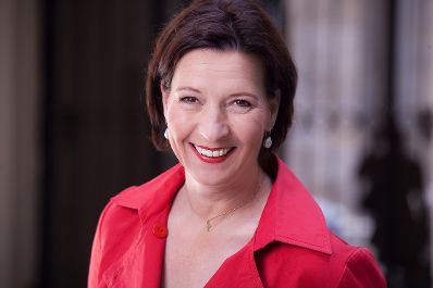 Gabriele Heinisch-Hosek Bundesministerin f&uuml;r Frauenangelegenheiten und &Ouml;ffentlichen Dienst vom 18. Dezember 2008 bis 16. Dezember 2013 Bundesministerin ohne Portefeuille vom 2. bis 18. Dezember 2008