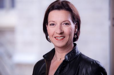 Gabriele Heinisch-Hosek Bundesministerin f&uuml;r Frauenangelegenheiten und &Ouml;ffentlichen Dienst vom 18. Dezember 2008 bis 16. Dezember 2013 Bundesministerin ohne Portefeuille vom 2. bis 18. Dezember 2008