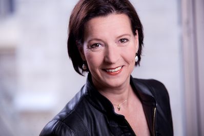 Gabriele Heinisch-Hosek Bundesministerin f&uuml;r Frauenangelegenheiten und &Ouml;ffentlichen Dienst vom 18. Dezember 2008 bis 16. Dezember 2013 Bundesministerin ohne Portefeuille vom 2. bis 18. Dezember 2008