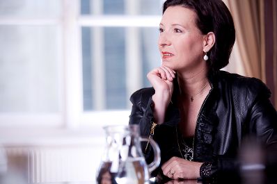 Gabriele Heinisch-Hosek Bundesministerin f&uuml;r Frauenangelegenheiten und &Ouml;ffentlichen Dienst vom 18. Dezember 2008 bis 16. Dezember 2013 Bundesministerin ohne Portefeuille vom 2. bis 18. Dezember 2008