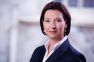 Gabriele Heinisch-Hosek Bundesministerin f&uuml;r Frauenangelegenheiten und &Ouml;ffentlichen Dienst vom 18. Dezember 2008 bis 16. Dezember 2013 Bundesministerin ohne Portefeuille vom 2. bis 18. Dezember 2008
