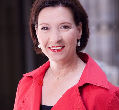 Gabriele Heinisch-Hosek Bundesministerin f&uuml;r Frauenangelegenheiten und &Ouml;ffentlichen Dienst vom 18. Dezember 2008 bis 16. Dezember 2013 Bundesministerin ohne Portefeuille vom 2. bis 18. Dezember 2008