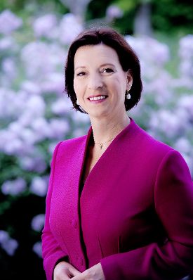 Gabriele Heinisch-Hosek Bundesministerin f&uuml;r Frauenangelegenheiten und &Ouml;ffentlichen Dienst vom 18. Dezember 2008 bis 16. Dezember 2013 Bundesministerin ohne Portefeuille vom 2. bis 18. Dezember 2008