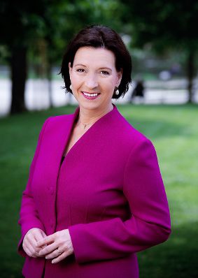 Gabriele Heinisch-Hosek Bundesministerin f&uuml;r Frauenangelegenheiten und &Ouml;ffentlichen Dienst vom 18. Dezember 2008 bis 16. Dezember 2013 Bundesministerin ohne Portefeuille vom 2. bis 18. Dezember 2008