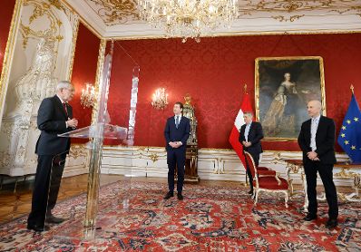 Am 11. J&auml;nner 2021 fand die Angeloben von Bundesminister Martin Kocher (r.) durch Bundespr&auml;sidenten Alexander Van der Bellen (l.) statt. Im Bild mit Bundeskanzler Sebastian Kurz (m.l.) und Vizekanzler Werner Kogler (m.r.).