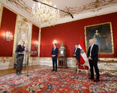Am 11. J&auml;nner 2021 fand die Angeloben von Bundesminister Martin Kocher (r.) durch Bundespr&auml;sidenten Alexander Van der Bellen (l.) statt. Im Bild mit Bundeskanzler Sebastian Kurz (m.l.) und Vizekanzler Werner Kogler (m.r.).