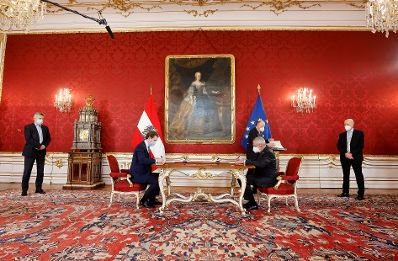 Am 11. J&auml;nner 2021 fand die Angeloben von Bundesminister Martin Kocher (r.) durch Bundespr&auml;sidenten Alexander Van der Bellen (m.r.) statt. Im Bild mit Bundeskanzler Sebastian Kurz (m.l.) und Vizekanzler Werner Kogler (ml.).