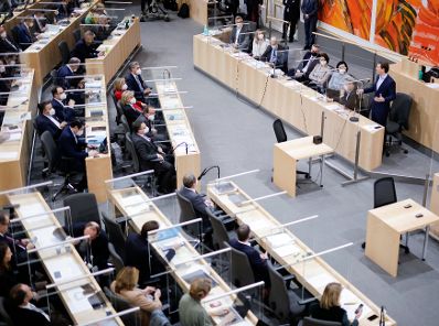 Am 14. J&auml;nner 2021 fand eine Sondersitzung des Nationalrats zur Vorstellung des neuen Arbeitsministers Martin Kocher statt. Im Bild mit Bundeskanzler Sebastian Kurz (r.).
