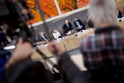 Am 14. J&auml;nner 2021 fand eine Sondersitzung des Nationalrats zur Vorstellung des neuen Arbeitsministers Martin Kocher (m.) statt.