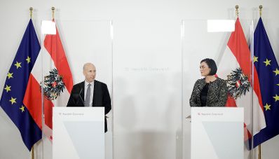 Am 19. J&auml;nner 2021 fand eine Pressekonferenz zur aktuellen Lage am Arbeitsmarkt statt. Im Bild Bundesministerin Elisabeth K&ouml;stinger (r.) und Bundesminister Martin Kocher (l.).