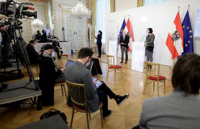 Am 19. J&auml;nner 2021 fand eine Pressekonferenz zur aktuellen Lage am Arbeitsmarkt statt. Im Bild Bundesministerin Elisabeth K&ouml;stinger (r.) und Bundesminister Martin Kocher (l.).