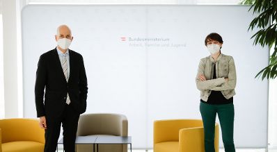 Am 25. J&auml;nner 2021 empfing Bundesminister Martin Kocher (l.) die Klubobfrau des Gr&uuml;nen Parlamentklubs Sigrid Maurer (r.) zu einem Arbeitsgespr&auml;ch.