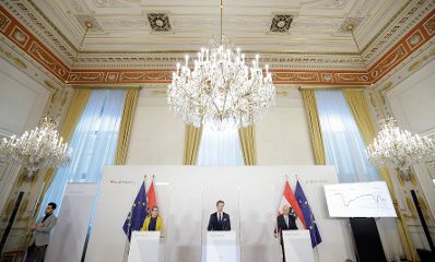 Am 26. J&auml;nner 2021 fand eine Pressekonferenz zur aktuellen Lage am Arbeitsmarkt statt. Im Bild (v.l.n.r.) Bundesministerin Margarete Schramb&ouml;ck, Bundesminister Gernot Bl&uuml;mel und Bundesminister Martin Kocher.