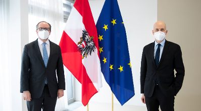 Am 29. J&auml;nner 2021 empfing Bundesminister Martin Kocher (r.) Bundesminister Alexander Schallenberg (l.) zu einem Arbeitsgespr&auml;ch.