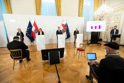 Am 2. Februar 2021 fand eine Pressekonferenz zur aktuellen Lage am Arbeitsmarkt statt. Im Bild (v.l.n.r.) Bundesministerin Leonore Gewessler, Bundesministerin Margarete Schramb&ouml;ck, Bundesminister Gernot Bl&uuml;mel und Bundesminister Martin Kocher.