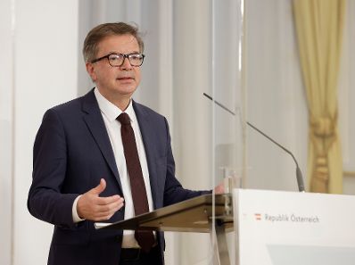 Am 10. Februar 2021 fand ein Pressestatement vor dem Roundtable der Taskforce Jugenbesch&auml;ftigung statt. Im Bild Bundesminister Rudolf Anschober.