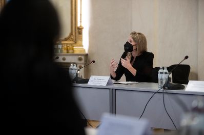 Am 10. Februar 2021 fand ein Roundtable der Taskforce Jugenbesch&auml;ftigung statt. Im Bild Bundesministerin Susanne Raab.