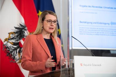 Am 16. Februar 2021 fand eine Pressekonferenz zur aktuellen Lage am Arbeitsmarkt statt. Im Bild Bundesministerin Margarete Schramb&ouml;ck.