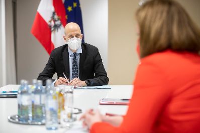Am 1. M&auml;rz 2021 empfing Bundesminister Martin Kocher (l.) Vertreter des &Ouml;sterreichischen Arbeitnehmerinnen- und Arbeitnehmerbundes zu einem Arbeitsgespr&auml;ch.