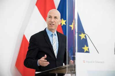 Am 27. April 2021 fand eine Pressekonferenz zur aktuellen Lage am Arbeitsmarkt statt. Im Bild Bundesminister Martin Kocher.