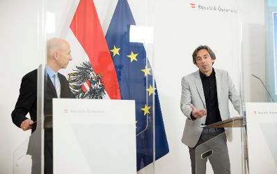 Am 27. April 2021 fand eine Pressekonferenz zur aktuellen Lage am Arbeitsmarkt statt. Im Bild Bundesminister Martin Kocher (l.) und Wolfgang Alteneder (r.) von der Synthesis Forschung GmbH.
