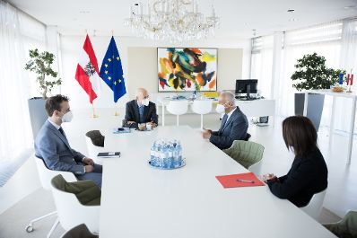 Am 1. Juni 2021 empfing Bundesminister Martin Kocher (im Bild) den Pr&auml;sidenten der Caritas &Ouml;sterreich Michael Landau.