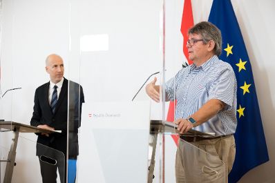 Am 6. Juni 2021 2021 fand der Sozialpartnergipfel statt. Im Bild &Ouml;GB-Pr&auml;sident Wolfgang Katzian (r.) und Bundesminister Martin Kocher (l.).