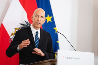 Am 22. Juni 2021 fand eine Pressekonferenz zur aktuellen Lage am Arbeitsmarkt statt. Im Bild Bundesminister Martin Kocher.