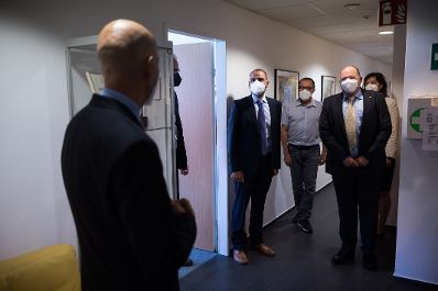 Am 29. Juni 2021 besuchte Bundesminister Martin Kocher (l.) die Insolvenz-Entgelt-Fonds Service GmbH.