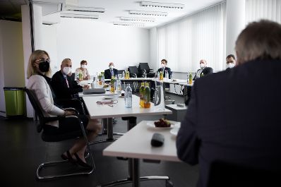 Am 29. Juni 2021 besuchte Bundesminister Martin Kocher (2.v.l.) die Insolvenz-Entgelt-Fonds Service GmbH.