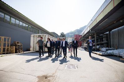 Am 6. September 2021 besuchte Bundesminister Martin Kocher (3.v.l.) im Rahmen seines Bundesl&auml;ndertags in der Steiermark die Gaulhofer Industrieholding.