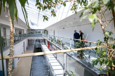 Am 6. September 2021 besuchte Bundesminister Martin Kocher (l.) im Rahmen seines Bundesl&auml;ndertags in der Steiermark die AI Steiermark.